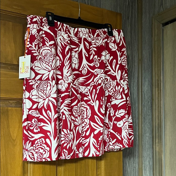 NWT Knox Rose Red and White Patterned Skirt - Picture 4 of 7